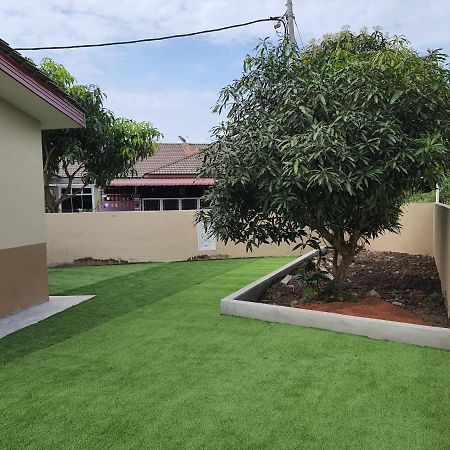Swimming Pool With 5 Bedroom House Full Ac Near Stadium Hang Jebat Malacca Exterior photo