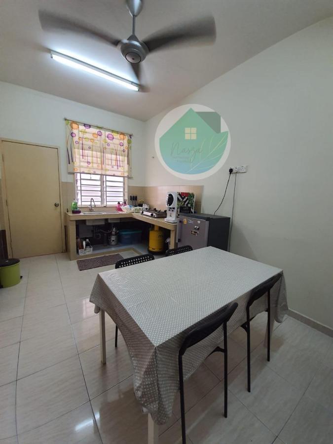 Swimming Pool With 5 Bedroom House Full Ac Near Stadium Hang Jebat Malacca Exterior photo