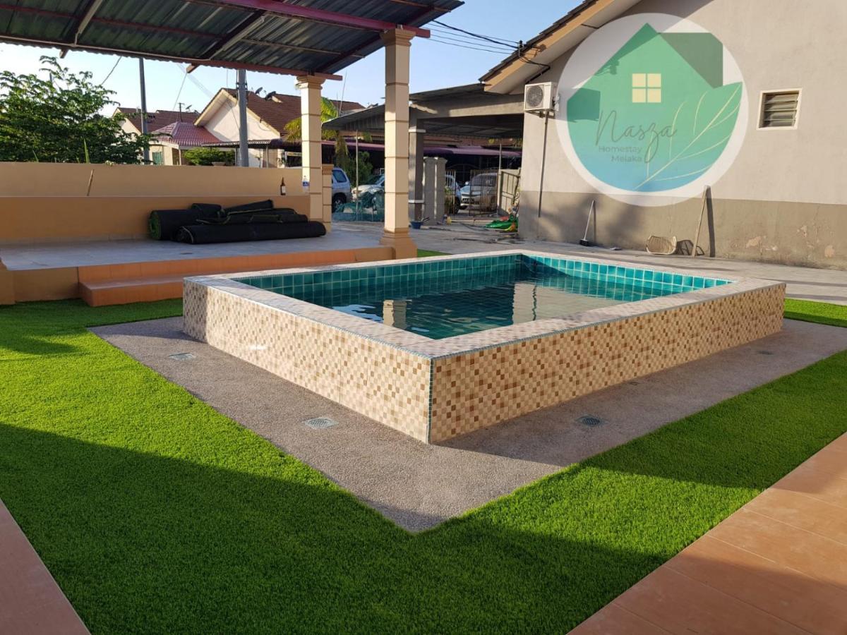 Swimming Pool With 5 Bedroom House Full Ac Near Stadium Hang Jebat Malacca Exterior photo