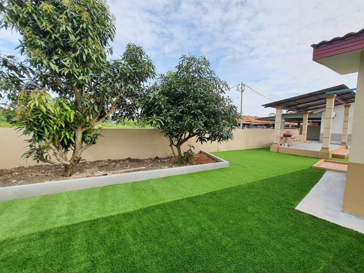 Swimming Pool With 5 Bedroom House Full Ac Near Stadium Hang Jebat Malacca Exterior photo
